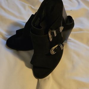 Open toe, Black heels